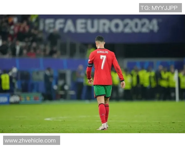 足球巨星C罗的辉煌生涯与个人成就全景介绍